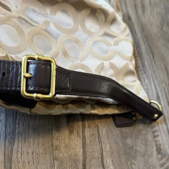 Coach - Beige and Brown Shoulder Bag with Gold Accents - Picture 8 of 12